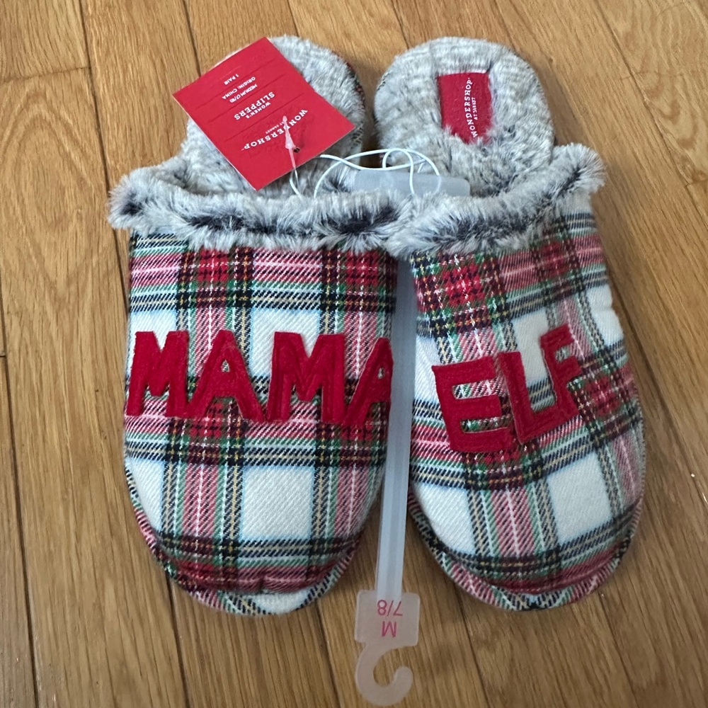 Wondershop Red Plaid Mama Elf Slippers Size Medium 7/8
